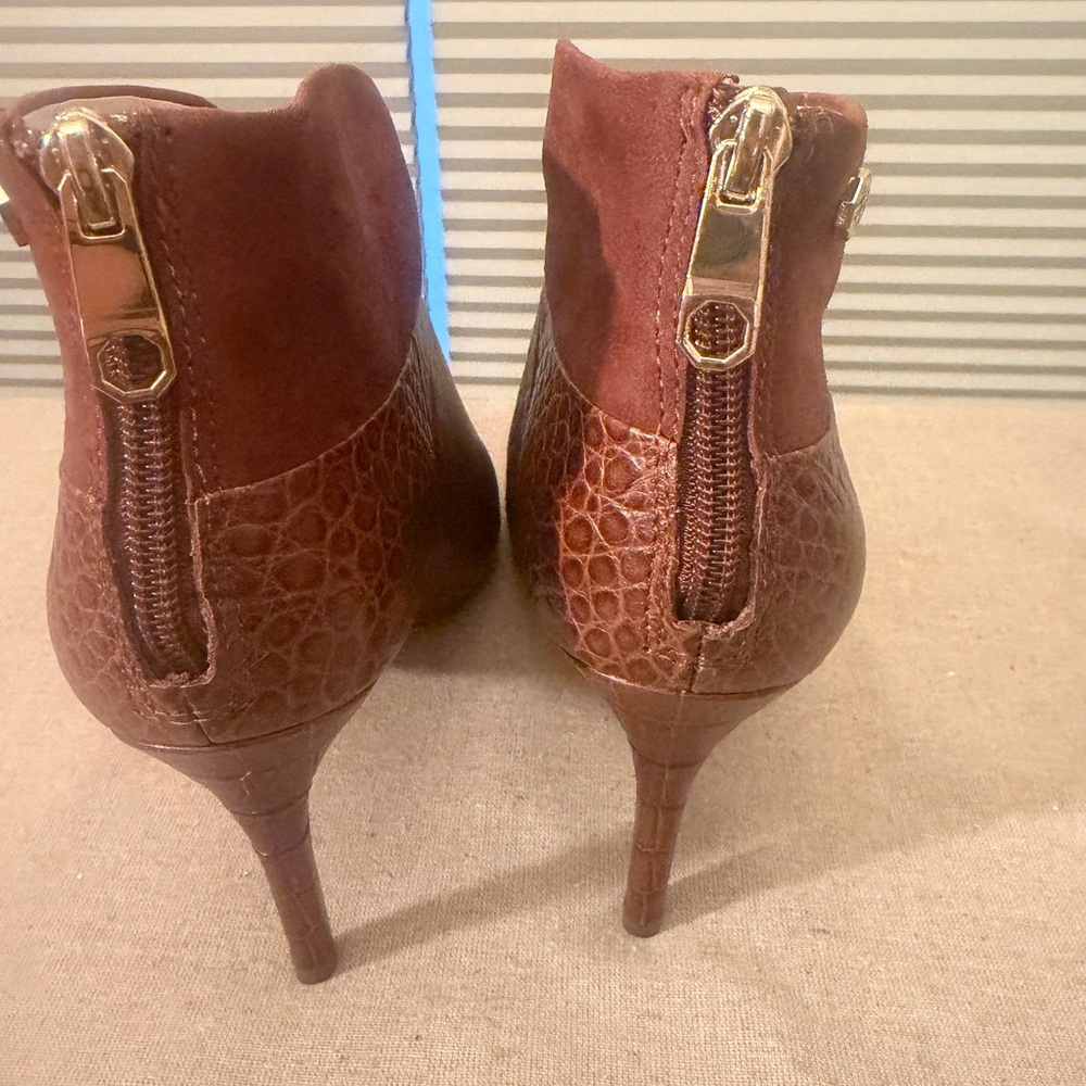 Louise et Cie Tan Crocodile Pattern with suede detail  Ankle Booties - Picture 3 of 6